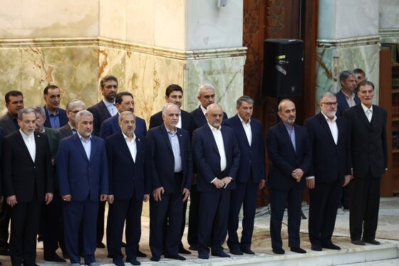تجدید میثاق اعضای دولت با آرمان‌های امام راحل | پزشکیان: آنچه در تفاهمنامه به آن رسیدیم، اجماع کسانی بود که دستی در آتش داشتند