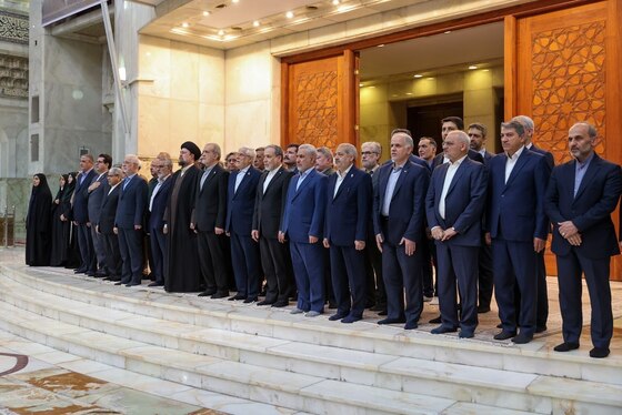 تجدید میثاق اعضای دولت با آرمان‌های امام راحل | پزشکیان: آنچه در تفاهمنامه به آن رسیدیم، اجماع کسانی بود که دستی در آتش داشتند