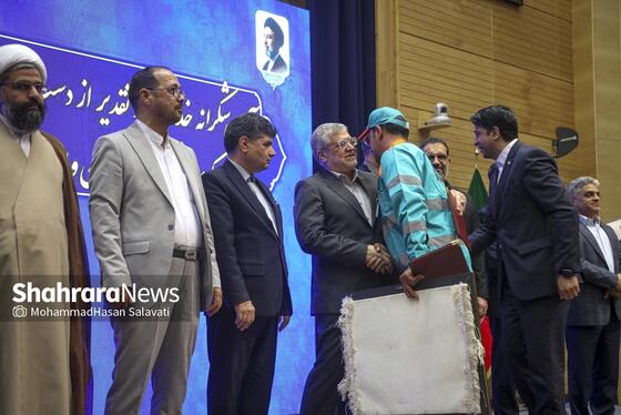 گزارش تصویری | آیین شکرانه خدمت و تقدیر از خدمتگزاران ستاد‌های مراسم تشییع پیکر مطهر امام شهید ایران، اربعین حسینی و دهه آخر صفر شهرداری مشهد