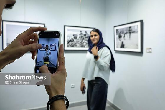 گزارش تصویری | نمایشگاه عکس گروهی «بی هوا»