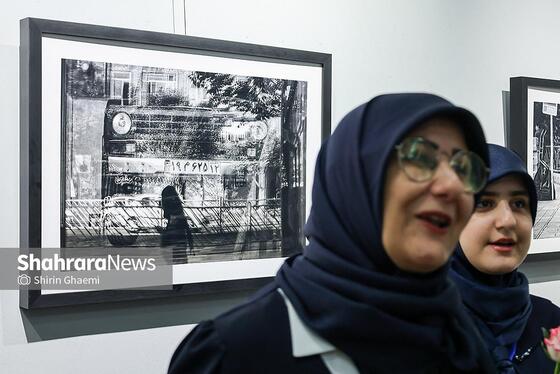 گزارش تصویری | نمایشگاه عکس گروهی «بی هوا»