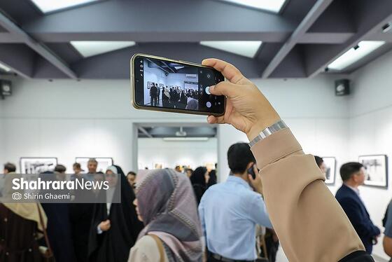 گزارش تصویری | نمایشگاه عکس گروهی «بی هوا»