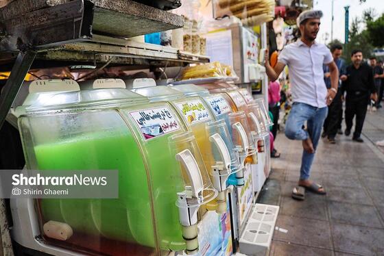 در خیابان شلوغ شهر یخ را میفروختند و اسمش یخ در بهشت بود با طعم های متفاوت