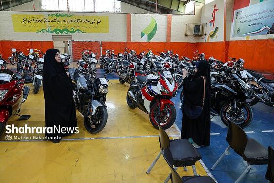گزارش تصویری | نمایشگاه کشفیات پلیس اقتصادی خراسان رضوی