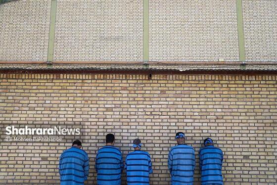 گزارش تصویری | نمایشگاه کشفیات انواع سلاح و مهمات در مشهد
