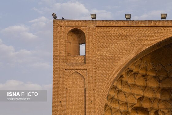 گزارش تصویری | آسیب‌های مساجد تاریخی اصفهان؛ ما هم مقصریم!