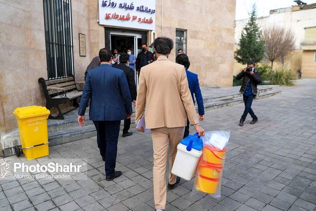 واکسینه نیروهای کارگری با اولویت پاکبانان حوزه معاونت خدمات شهری شهرداري مشهد در برابر بیماری کرونا آغاز شد.