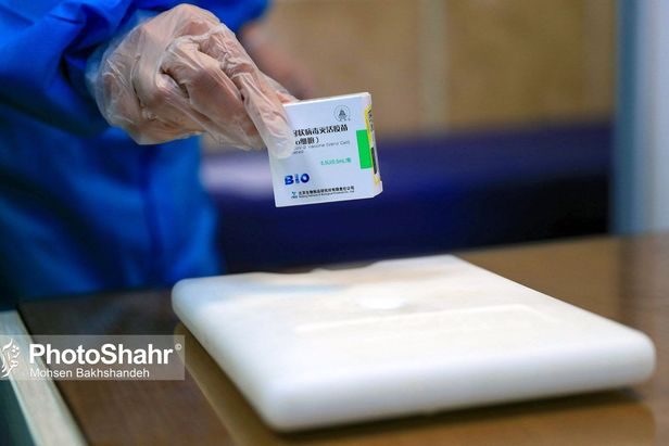 واکسینه نیروهای کارگری با اولویت پاکبانان حوزه معاونت خدمات شهری شهرداري مشهد در برابر بیماری کرونا آغاز شد.