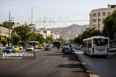 گزارش تصویری | جمع‌آوری نرده‌های بی‌آرتی خیابان امام رضا(ع) به منظور ایمن‌سازی مسیر تشییع پیکر رهبر شهید در مشهد