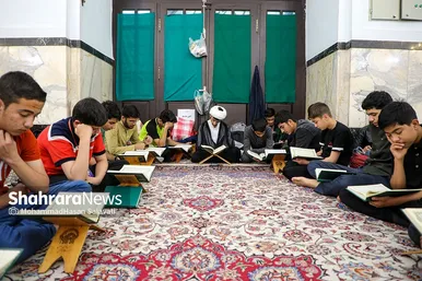 اعتکاف نوجوانان دهه هشتادی در حرم مطهر رضوی