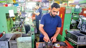 مجوز&zwnj;های کسب&zwnj;وکار ۳ ماه تمدید شد