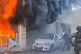 ویدئو | نجات خودروی شهروند بجنوردی از میان آتش اغتشاشگران توسط یگان ویژه
