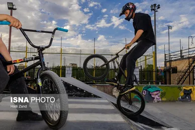گزارش تصویری | ورزش‌های خیابانی؛ دوچرخه سواری BMX در جنوب تهران