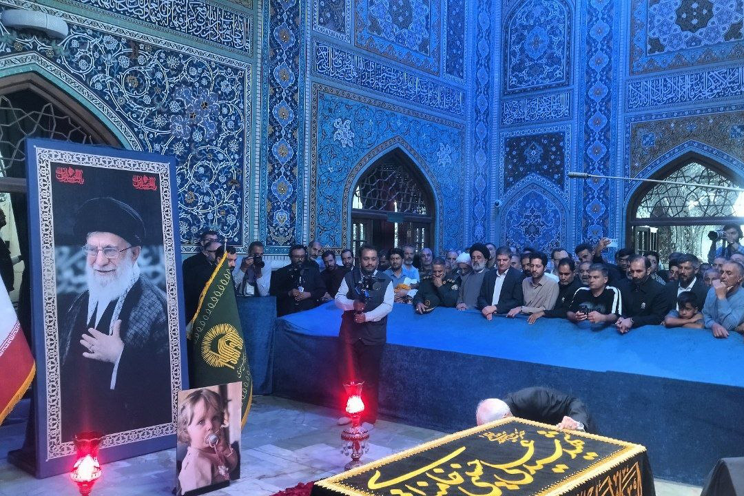 آیین «مهمانی لاله‌ها» در حرم مطهر رضوی | مشهدی‌ها امروز میهمان شهدا بودند
