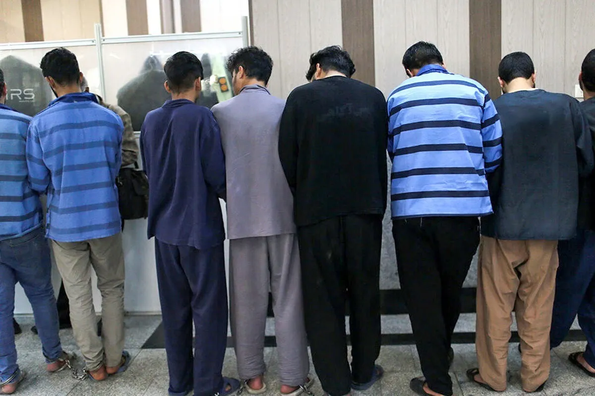 باند تبهکار دودزا در مشهد متلاشی شد | اعتراف به ۲۰۰ فقره گوشی قاپی