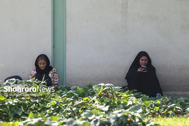 مادران انتظار | عکس‌هایی از مادران کنکوری‌ها پشت درهای بسته