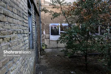 بازخوانی زندگی در قاب‌های یک خانه قدیمی | نگاهی به نمایشگاه عکس «دل و دیوار» در مشهد
