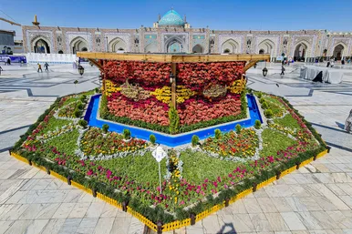 گل آرایی حرم امام رضا(ع) در دهه کرامت