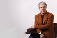 ویدئو| آقای بازیگر در کنار مردم «ای ایران» خواند