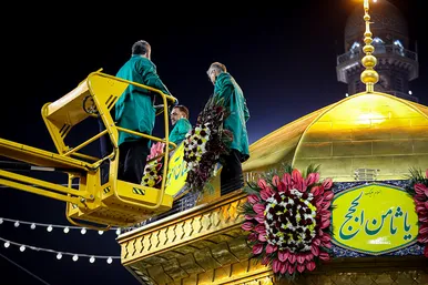 چراغانی و گل آرایی حرم مطهر رضوی به مناسبت میلاد امام رضا (ع)