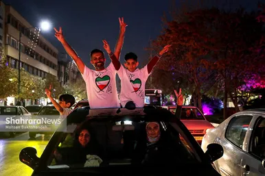 شادی مردم مشهد بعد از برد تیم ملی ایران ۲