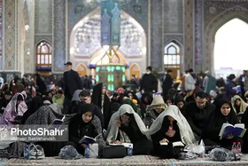 ویدئو| حال و هوای زائران حرم مطهر رضوی در مراسم شب قدر