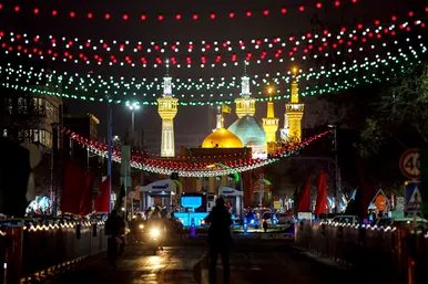 چراغانی حرم مطهر امام رضا (ع) به مناسبت مبعث پیامبر (ص)