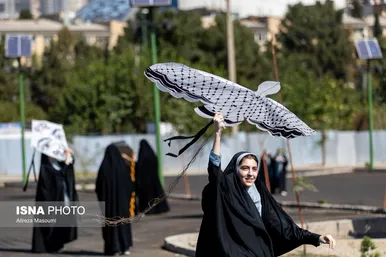 گزارش تصویری | پرواز بادبادک‌ها به یاد کودکان میناب
