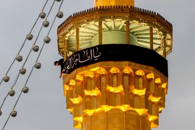 آئین اذن عزای حسینی و تعویض پرچم گنبد حرم مطهر رضوی