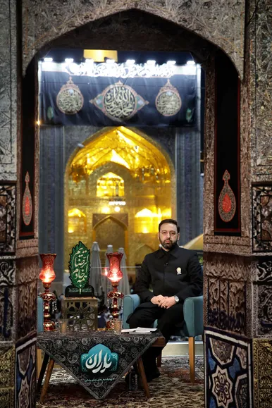 عکس‌هایی از شهید مالک رحمتی در حرم امام‌رضا(ع)