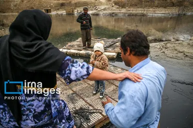 گزارش تصویری | مدرسه‌ای در آن سوی مسیرهای گلی