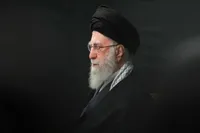 لحظه‌ به‌ لحظه وداع ملت با رهبر شهید در پخش زنده  رادیو قرآن