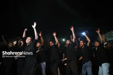 عکس‌هایی از مراسم علم کشیِ مهاجران افغانستانی در گلشهر مشهد