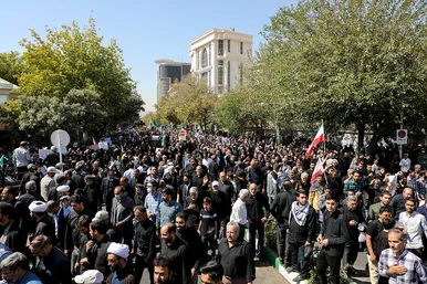 راهپیمایی مردم مشهد در محکومیت اغتشاشات اخیر و تشییع شهدای مدافع امنیت