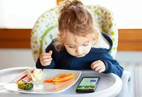 راهکارهای مفید برای جدا کردن بچه&zwnj;ها از گوشی همراه