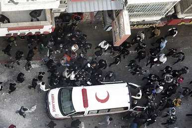 ایستاده در مقابل اشغال
