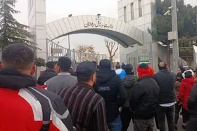 تجمع هواداران پرسپولیس مقابل وزارت ورزش + فیلم و عکس