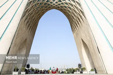 گزارش تصویری | اجرای زنده علی قمصری در میدان آزادی