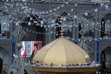 حال و هوای حرم مطهر رضوی در زمان سخنرانی نوروزی مقام معظم رهبری
