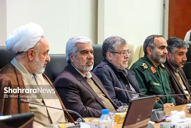 حضور مسئولان استان خراسان‌رضوی پای صندوق‌های رای
