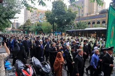 گلباران حرم مطهر رضوی در شب میلاد امام رضا(ع)