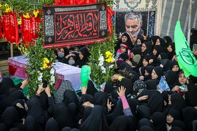 تشییع پیکر بانوی شهیده فاطمه دهقانی از شهدای حادثه تروریستی کرمان