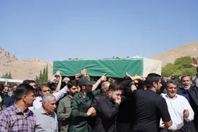 &zwnj;تشییع باشکوه پیکر شهدای حمله اسرائیل در خرم&zwnj;آباد (یکم تیر ۱۴۰۴)