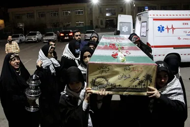 تشییع شهید گمنام در جمع دختران مدرسه امام رضا(ع)