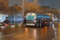 انجام عملیات یخ‌آب زمستانه در سطح فضای سبز شهر مشهد 