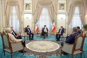 دیدار صمیمانه رئیس جمهور منتخب با کاندیداهای انتخابات ۱۴۰۰ + عکس