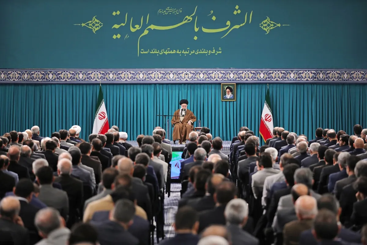 رهبر معظم انقلاب: مهم‌ترین وظیفه دولت بهبود فضای کسب‌و‌کار و برطرف‌کردن موانع آن است + فیلم