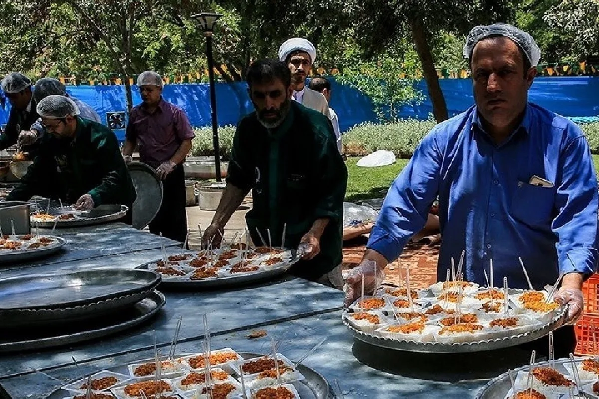 اطعام بیش از ۲۵۰۰ نفر از نیازمندان حاشیه شهر مشهد در عید غدیر ۱۴۰۴