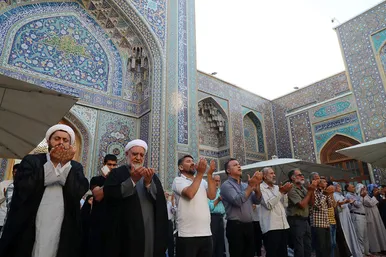 نماز عید قربان در حرم مطهر رضوی