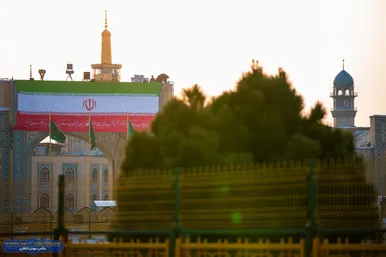عکس| اهتراز پرچم ایران اسلامی در ورودی‌های حرم مطهر رضوی در آستانه دهه فجر (۱۱ بهمن ۱۴۰۳)